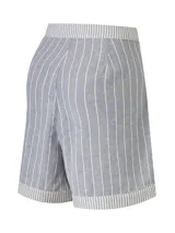Short de tiro alto confeccionado en mezcla de lino y algodón orgánico. Presenta un diseño de rayas verticales en tonos gris y blanco, con bolsillos laterales y dobladillo vuelto en las piernas. Incluye cierre invisible lateral.