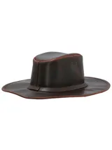 Sombrero de cuero marrón estilo australiano, hecho a mano, con ojales metálicos laterales para ventilación y una cinta decorativa alrededor de la copa.