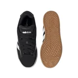 Championes Adidas Grand Court Alpha negros con las tres tiras blancas y suela color caramelo.