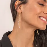 Aros colgantes de plata 925 bañada en oro 18k con siete piedras de cuarzo rosado en forma de gota.