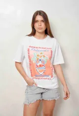 Remeron de algodón blanco con diseño estampado frontal inspirado en un jarrón con flores y la inscripción 'Reclaimed Morocco'.