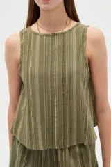 Short de algodón a rayas, de calce medio y diseño ancho, con bolsillos laterales.