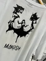 Remera blanca de algodón con estampado de Ryūnosuke Akutagawa, personaje del anime Bungō Stray Dogs.