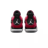 Championes Air Jordan 4 Retro en color rojo con detalles en negro, gris y blanco, confeccionados con paneles de malla y refuerzos plásticos característicos del modelo.