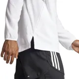 Campera de running Adidas, color blanco, con cierre frontal, cuello alto y mangas largas. Presenta el logo de Adidas en negro en el pecho izquierdo.