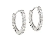 Par de caravanas tipo argolla de plata 925 con circonias incrustadas.