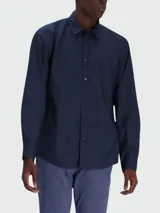 Camisa blanca de manga larga, corte slim fit, marca BOSS.