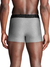 Pack de tres boxers Under Armour con cintura elástica con logo de la marca. El conjunto incluye un modelo negro y dos modelos en gris melange, confeccionados con tejido técnico de secado rápido y ajuste ergonómico.