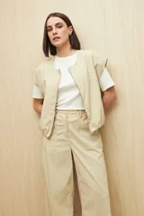 Pantalón negro wide leg de tiro alto confeccionado en mezcla de algodón con nylon y elastano.