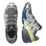 Championes Salomon Speedcross 6 de color negro, diseñados específicamente para trail running. Presentan una estructura robusta y técnica, capellada sintética y textil con refuerzos termosellados, sistema de cordones de ajuste rápido Quicklace y suela con tacos profundos para máxima tracción en terrenos difíciles.