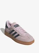 Zapatillas Adidas Handball Spezial color lila con detalles en azul marino y suela de goma color caramelo.