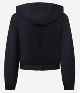 Campera rompevientos deportiva Get Over de poliamida blanca, con capucha, cierre frontal de cremallera y puños y cintura ajustados.