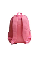 Mochila escolar color lila con detalles en rosa fucsia. Presenta dos bolsillos frontales con cierres y tiradores de cordón. En el bolsillo derecho tiene un estampado con texto en cursiva que dice "love yourself". Tiene un parche con el logo de la marca en la parte superior central.