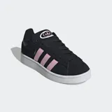Championes Adidas Campus 00s negros con las tres tiras laterales en rosa pastel y suela blanca.