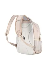 Mochila de diseño moderno y funcional en color verde militar, confeccionada en material resistente de acabado liso. Cuenta con un amplio compartimento principal con cierre, un bolsillo frontal de gran tamaño, bolsillos laterales de red elástica y correas ajustables acolchadas con material respirable en la parte trasera.