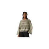 Sweater de punto abierto Eme Studios modelo Alic Forest Knit, de color verde militar con rayas horizontales claras y texto estampado en la manga.