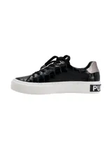 Championes de plataforma con textura efecto cocodrilo en color negro, cordones al tono y suela de goma blanca con detalle de marca en el talón.