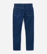 Pantalón de jean corte slim color azul oscuro, con cierre frontal de botón y cremallera, pasadores para cinturón y bolsillos funcionales.