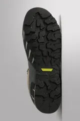 Bota de montaña color verde con detalles en gris y negro. Cuenta con membrana impermeable, sistema Recco para localización en avalanchas, puntera reforzada con tecnología Shield Protect Max y suela de goma antideslizante resistente a bajas temperaturas. Incluye plantilla OrthoLite extraíble.