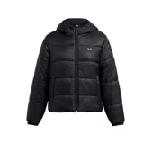 Campera puffer negra Under Armour, con capucha y cierre frontal completo. Presenta diseño acolchado horizontal, bolsillos laterales con cierre y el logo de la marca estampado en el pecho en color blanco.