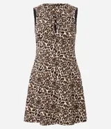 Vestido corto de corte evasé con estampado animal print, escote redondo y detalle de abertura frontal con lazos. Confeccionado en tejido de bengalina con viscosa, poliamida y elastano.