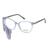 Anteojos de receta con armazón de acetato transparente en tono azul cielo, con diseño de forma redondeada. Incluye un clip-on solar magnético desmontable con lentes oscuros, permitiendo convertir los anteojos de vista en anteojos de sol de manera práctica.