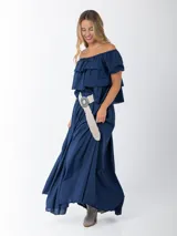 Falda larga azul marino de algodón italiano, con cintura elástica y cinto de rafia elastizado incluido.