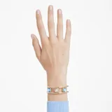 Brazalete abierto dorado con tres cristales facetados de talla cojín: verde, rosa y azul.