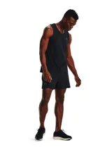 Short deportivo Under Armour modelo Launch Pro 5, de color negro, con tejido ultraligero y elástico, cintura elástica con cordón interno y forro de malla transpirable.