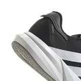 Championes de running Adidas Duramo Speed, color negro con las tres tiras blancas y detalles en gris. Cuentan con amortiguación Lightstrike y suela de TPU.