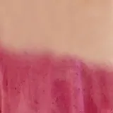 Chal rectangular de lana merino con diseño degradado en tonos amarillo, blanco y verde.