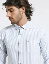 Camisa de manga larga con estampado de rayas verticales, cuello button-down, bolsillo frontal y botones de madera.