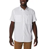 Camisa de manga corta Columbia, confeccionada en tejido técnico transpirable con protección solar UPF 50 y tecnología de secado rápido. Presenta cuello clásico, cierre frontal de botones, dos bolsillos frontales en el pecho y sistema de ventilación en la espalda.
