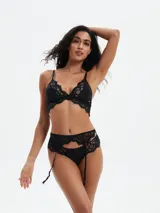 Portaligas negro de encaje con tirantes ajustables.