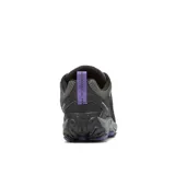 Calzado de trekking Merrell Crosslander 3, color negro con detalles en violeta y gris, con parte superior de ante y malla transpirable, puntera protectora y suela de goma con tracción duradera.