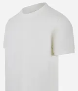 Remera color arena de corte regular, cuello redondo y manga corta. Tejido con textura vertical.