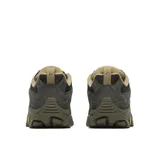 Championes de trekking Merrell modelo Moab 3, color verde oliva con detalles en negro. Confeccionados en gamuza y malla transpirable, cuentan con suela Vibram de alta tracción, entresuela amortiguada y puntera reforzada.