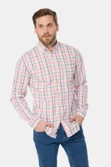 Camisa de manga larga con estampado a cuadros, corte regular y logo bordado.