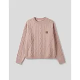 Sweater de punto color crema con diseño de trenzas y rombos, cuello redondo y mangas largas. Presenta un pequeño aplique decorativo en el pecho.