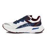 Championes deportivos Diadora Mythos Blushield Volo 2 para mujer, color blanco con detalles en azul marino y bordó. Presentan una malla texturizada, superposiciones sintéticas, cordones azules y suela blanca con tecnología Blushield.