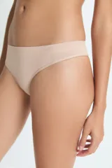 Bombacha tipo colaless de microfibra, con cintura elástica y logo de la marca estampado.
