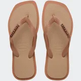 Ojotas Havaianas Top Square Fusion, color marrón claro con tiras texturizadas y logo de la marca en relieve. La suela tiene un diseño cuadrado en la punta.