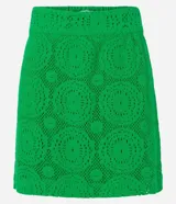 Minifalda verde de encaje con diseño de círculos, forro interior y cintura elástica.