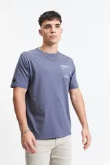 Remera color durazno de manga corta, cuello redondo y corte clásico. Estampado frontal con recuadro de buscador web y texto "authentic".