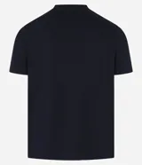 Remera básica de corte slim para hombre, confeccionada en suave algodón peruano. Presenta cuello redondo y mangas cortas, con un diseño liso y versátil.