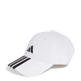 Gorra Adidas de seis paneles, color blanco con diseño de tres rayas negras en la visera y logo de la marca bordado en el frente.