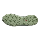 Calzado de trekking Salomon modelo Speedcross 6, en tonos gris y verde claro, diseñadas para trail running con suela de gran tracción y cordones de ajuste rápido.