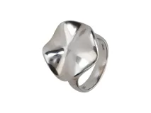 Anillo de plata 925 con diseño con formas irregulares.