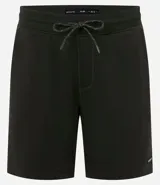 Bermuda masculina de algodón con felpa, color negro, corte slim fit. Presenta cintura elástica con cordón ajustable, bolsillos y etiqueta aplicada.