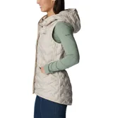 Chaleco acolchado Columbia con tecnología HeatSeal y forro termorreflectivo Omni-Heat. Presenta diseño sin costuras, capucha integrada, cierre frontal con cremallera, bolsillos laterales con cierre y protección en la barbilla.